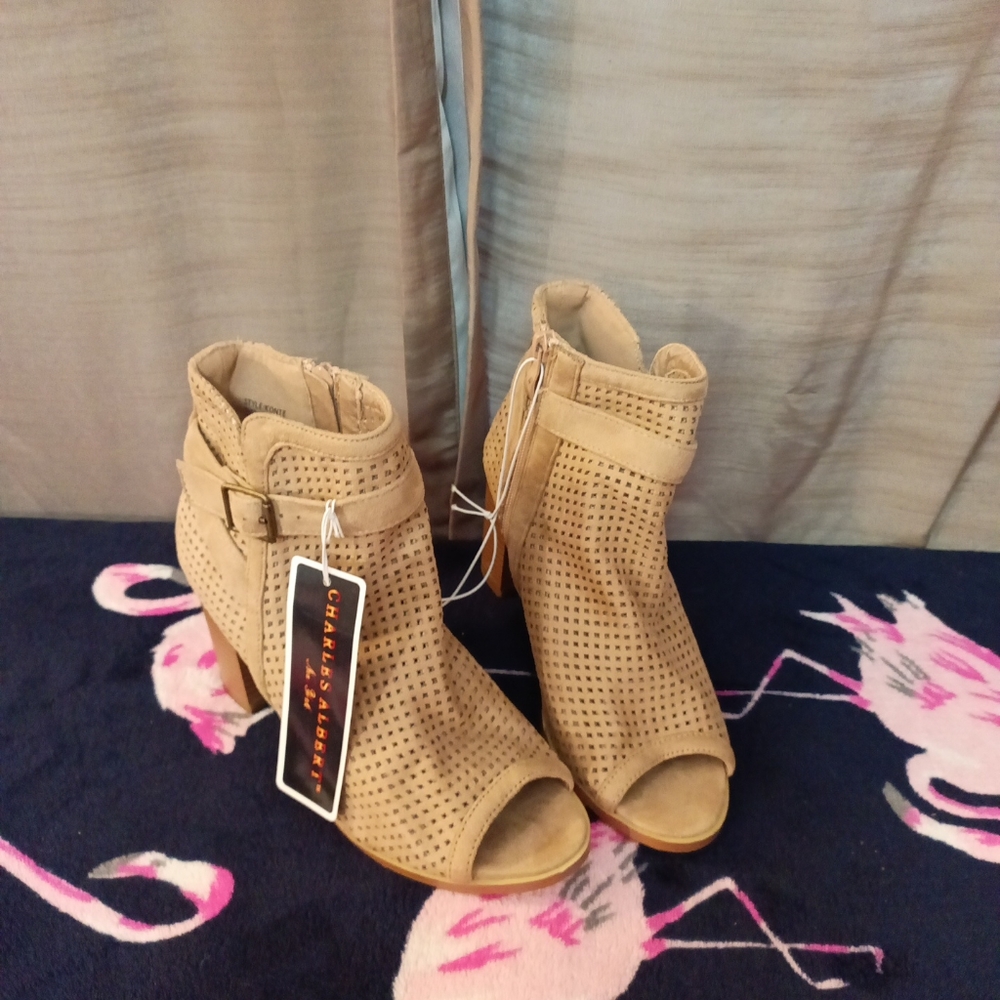 Charles Albert New York Konte Eyelet Breathable Ankle Booties Size 6